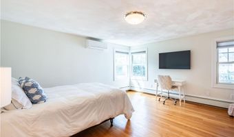 573 Wolcott Ave, Middletown, RI 02842