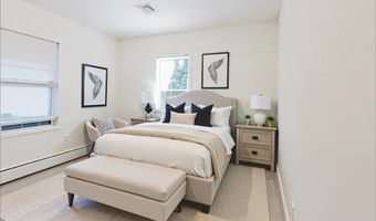 32 Sykes St, Warwick, RI 02886