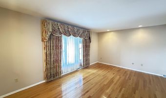 4 Nicholas Dr, Albany, NY 12205