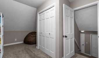 11 HILLTOP Ct, Appleton, WI 54914