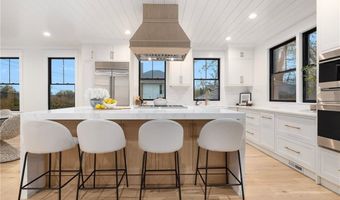 7 Champlin St, Newport, RI 02840