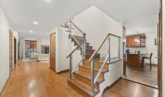 10 Morley Ct, Albertson, NY 11507