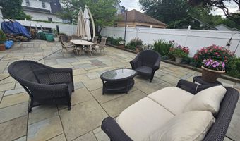 58 Waverly Pl, Bridgeport, CT 06610