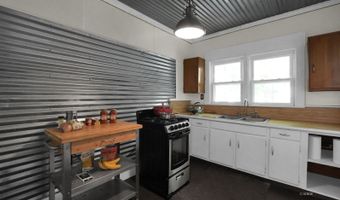 31 First St, Athens, OH 45701