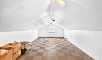 3 Solar Dr, Ambridge, PA 15003