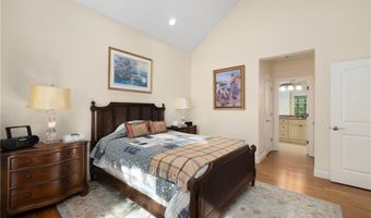 315 Old River Rd 6, Lincoln, RI 02838