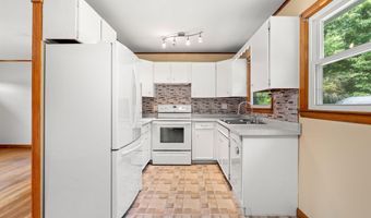 9 Pine Acres Rd, Allenstown, NH 03275