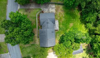 994 COMANCHE Trl, Anniston, AL 36206