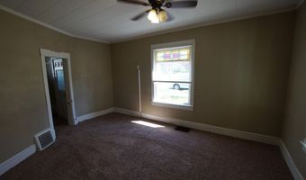 902 S 3rd St, Aberdeen, SD 57401
