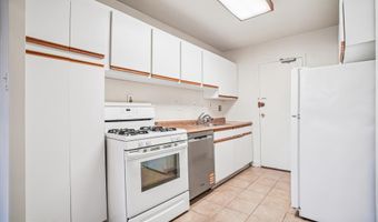 6631 WAKEFIELD Dr 319, Alexandria, VA 22307