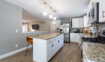 531 Charoak Dr, Ballwin, MO 63021