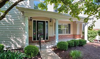 712 Woodside Trails Dr 102, Ballwin, MO 63021