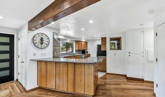 20333 S SWEETWOOD Ln, Oregon City, OR 97045