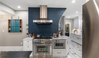 21 Bedlow Ave, Newport, RI 02840