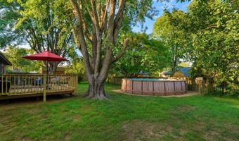 1626 Porter Ave, Aurora, MO 65605