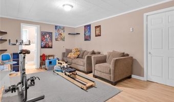 167 Vernon Dr, Glocester, RI 02814