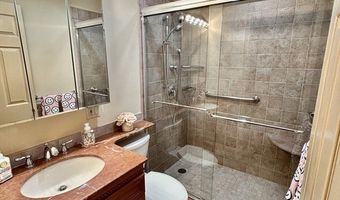 97 Anderer Ln 105, Boston, MA 02132