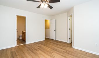 1010 Mica Lamp Ct, Apex, NC 27502