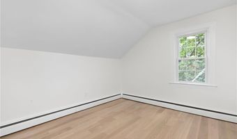 28 Young St 3, Newport, RI 02840