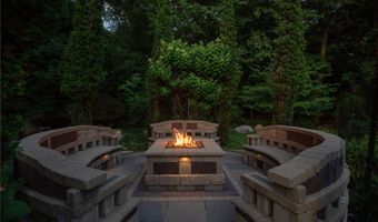 10 Lovegreen Ln, East Greenwich, RI 02818