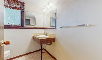 512 12th Ave NW, Altoona, IA 50009