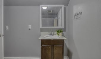 335 E 9th St, Baxter Springs, KS 66713
