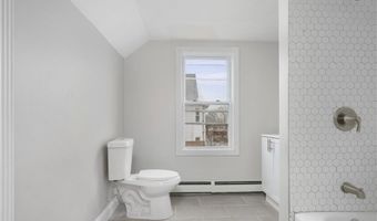 35 Central St, Lincoln, RI 02838