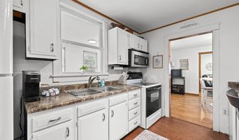 406 234TH St, Aledo, IL 61231