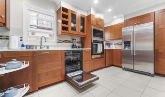 96 W 8th St, Bayonne, NJ 07002