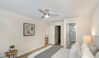 75 S REYNOLDS St 411, Alexandria, VA 22304