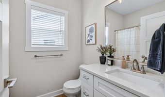 713 NE Country Meadow Dr, Ankeny, IA 50021