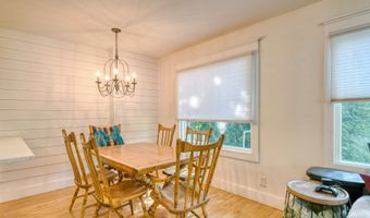 424 E DARWIN St, Athena, OR 97813