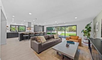 20 Lake Helix Dr, La Mesa, CA 91941