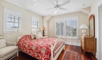 73 E 25th St, Avalon, NJ 08202