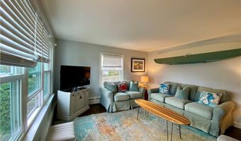 182 Newport Ave, Middletown, RI 02842