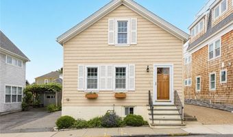 40 Holland St, Newport, RI 02840