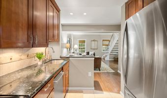 1403 E ABINGDON Dr 6, Alexandria, VA 22314
