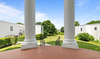 553 Bellevue Ave 14, Newport, RI 02840