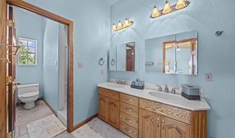 17832 Windsor Ln, Anderson, CA 96007