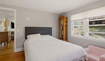 10 Kerins Ter, Newport, RI 02840
