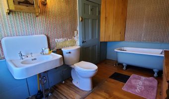 762 McLaren Hill Rd, Barnet, VT 05821