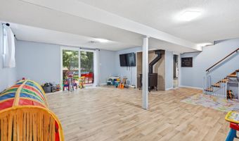 2324 Briarwood Dr, Asbury, IA 52002