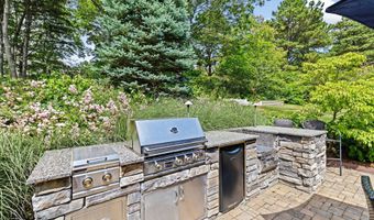 5 Bosuns Ln, Bourne, MA 02532