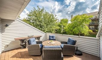 1878 Ridgeview Circle Dr, Ballwin, MO 63021
