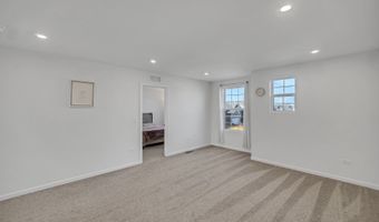 2111 Schmitt Cir, Algonquin, IL 60102