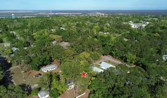 206 13th St, Apalachicola, FL 32320