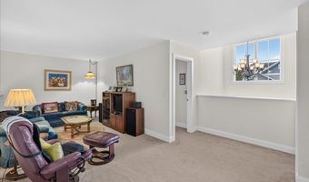 29 Mulberry Dr, Albany, NY 12205