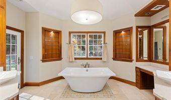 16 Hillside Rd, Cumberland, RI 02864