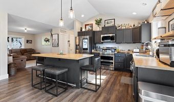 15 Fieldstone Dr, Augusta, ME 04330