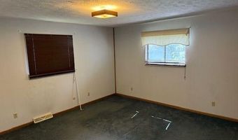31 Angela St, Athens, OH 45701